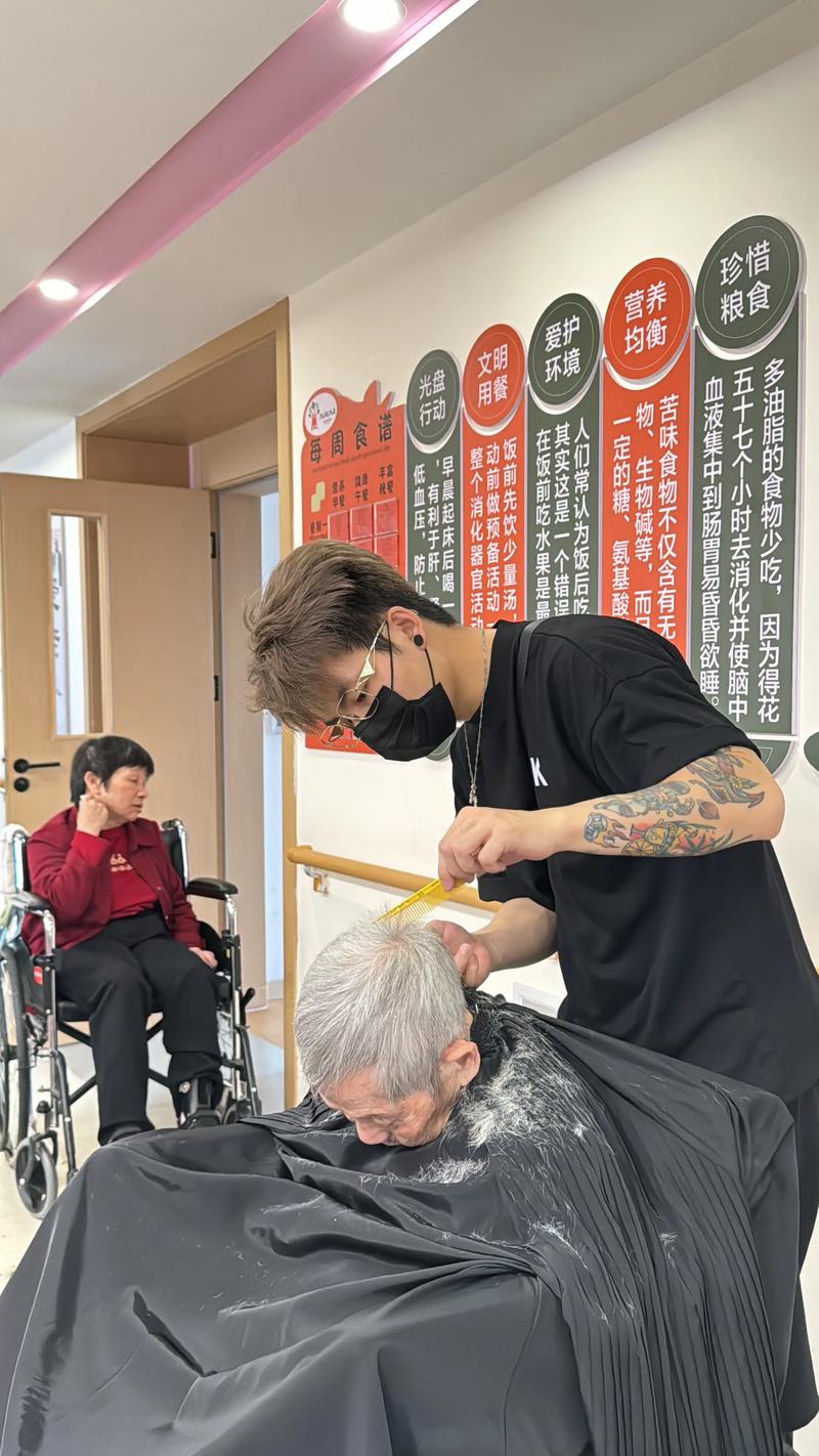 爱心假发：传递特别心意，助力脱发人士融入社会生活