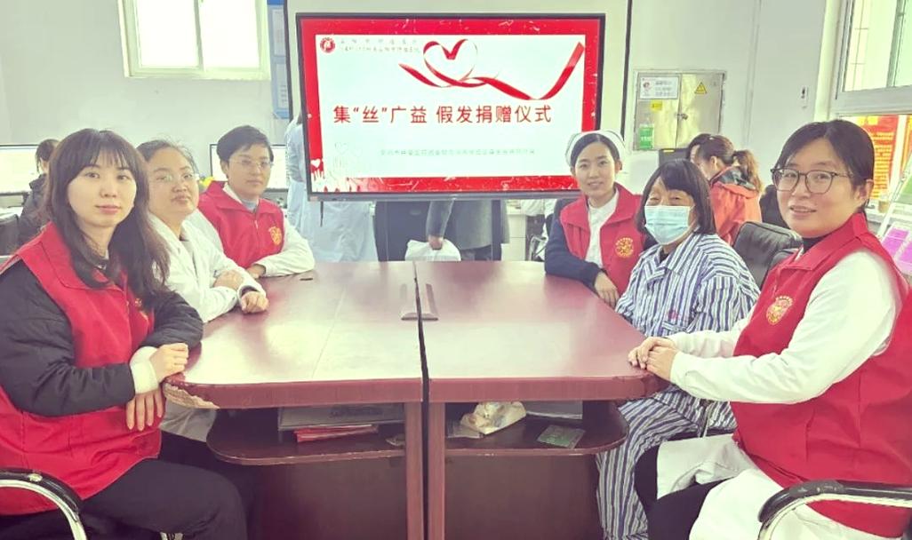 爱心假发：重拾自信的温暖物件，传递众人善意与关怀